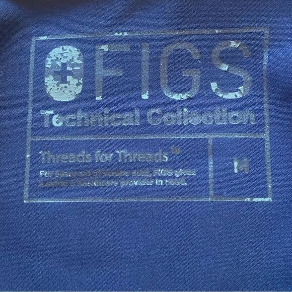 Figs Blue Technical Collection 2 Pocket V Neck Top Size Medium - Picture 3 of 11